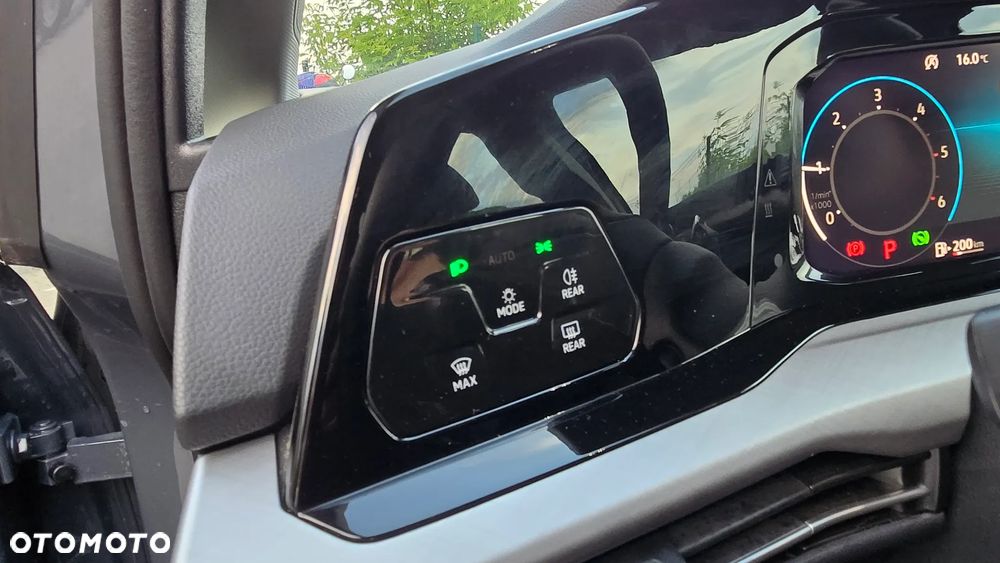 Volkswagen Golf - 24