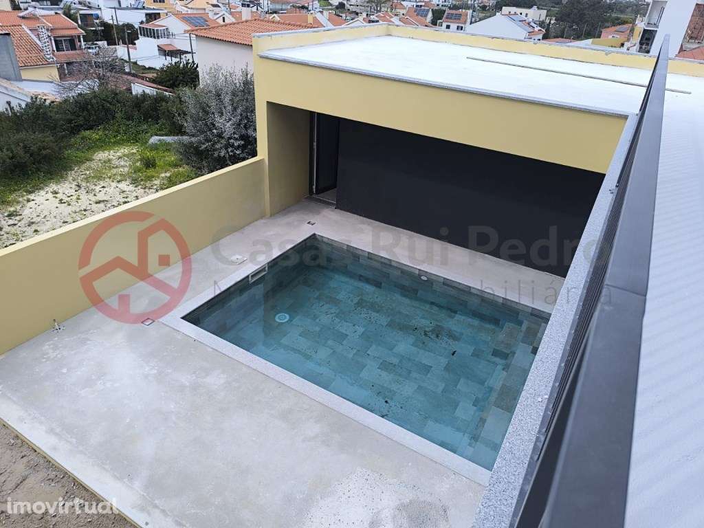 Moradia T4 Isolada, de dois pisos, com Piscina e Garagem - Grande imagem: 4/31