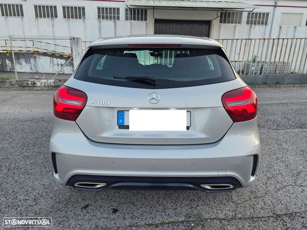 Mercedes-Benz A 180 AMG Line - 15