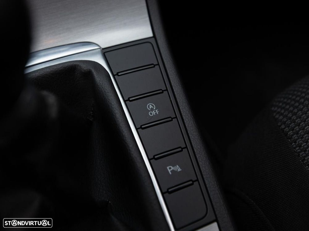VW Passat Variant - 18