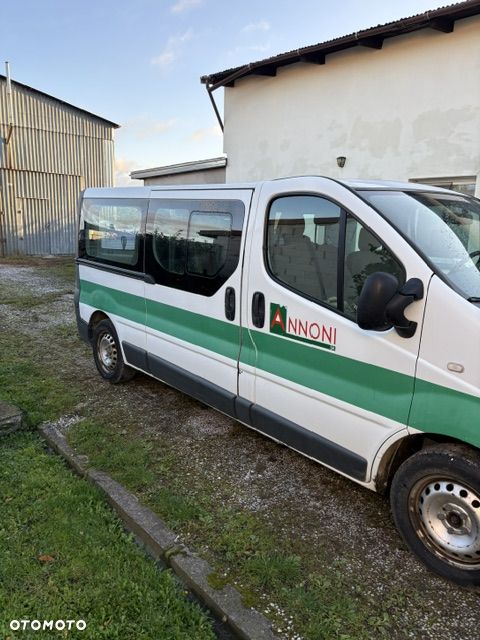 Renault Trafic Passenger - 4