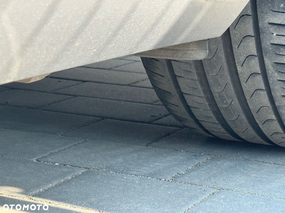 Mercedes-Benz Klasa E 200 CGI BlueEffICIENCY Avantgarde - 9