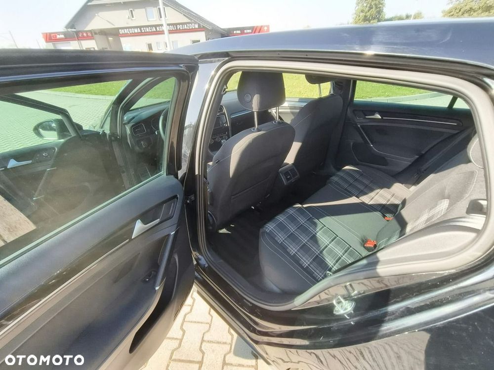 Volkswagen Golf - 16