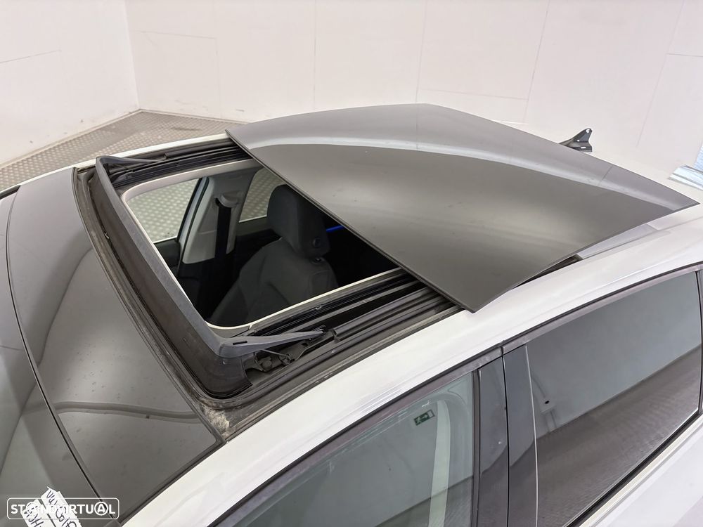VW Golf 1.4 GTE Plug-In-Hybrid DSG - 12
