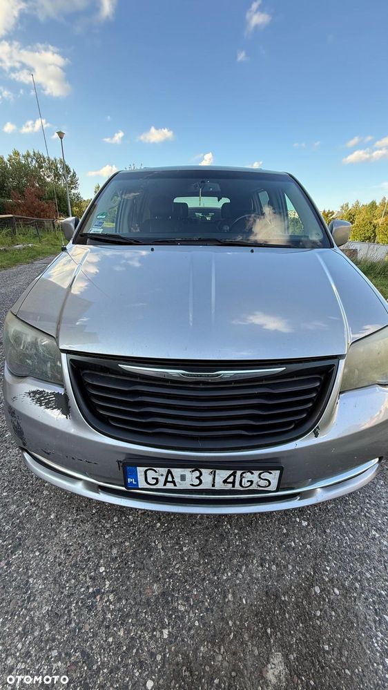 Chrysler Town & Country - 4