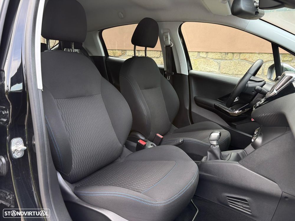 Peugeot 208 1.2 PureTech Signature - 6