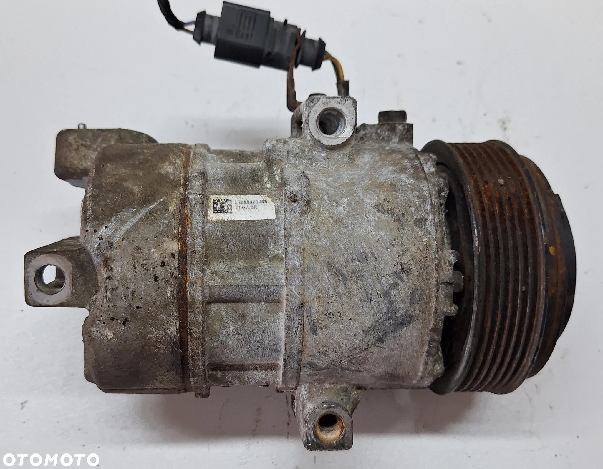KOMPRESOR KLIMATYZACJI 1S0820803A- VOLKSWAGEN , SKODA 1,0 MPI - 5