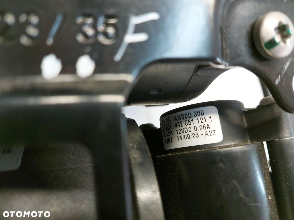 BMW 5 G60 Pompa kompresor zawieszenia pneumatycznego 6894904 - 8