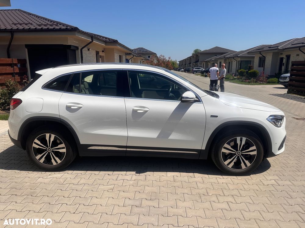 Mercedes-Benz GLA 250 e 8G-DCT - 11