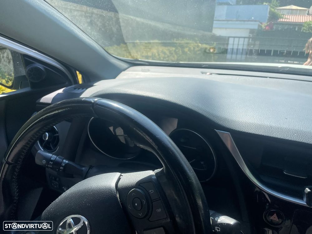 Toyota Auris Touring Sports 1.8 HSD Comfort +P.Techno+P.Sport - 39