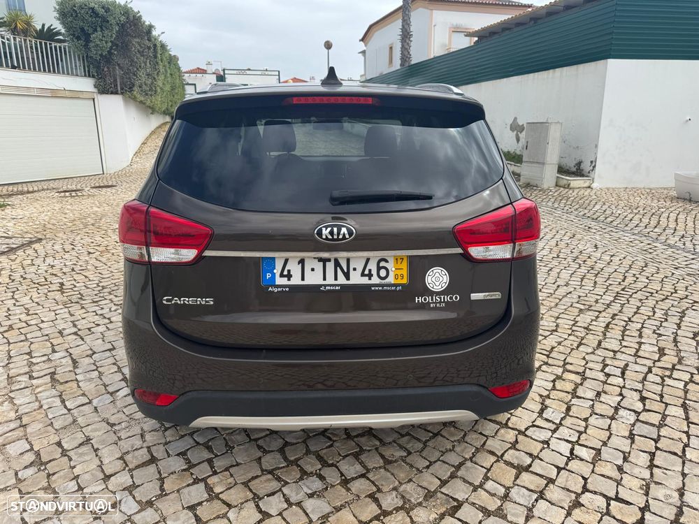 Kia Carens - 8
