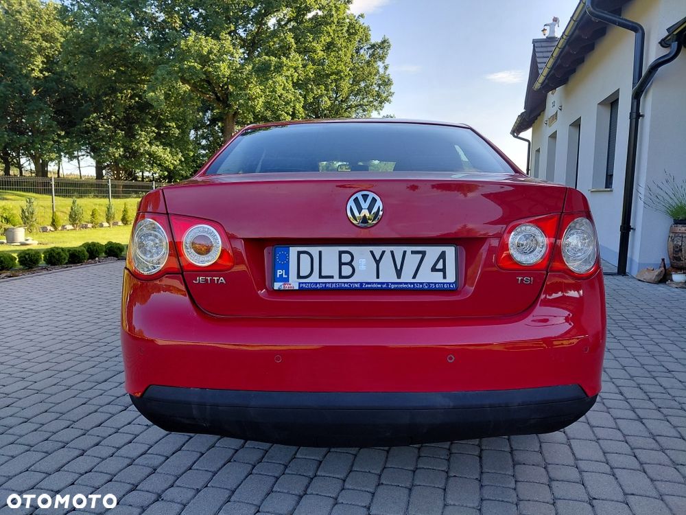 Volkswagen Jetta - 4