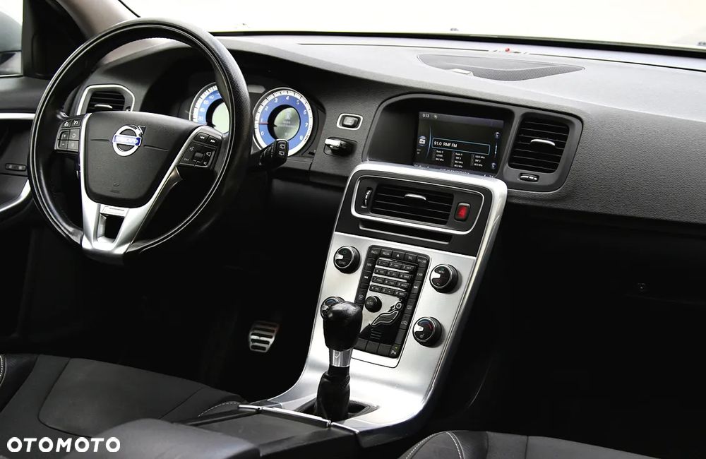 Volvo V60 2.0T R-Design - 35