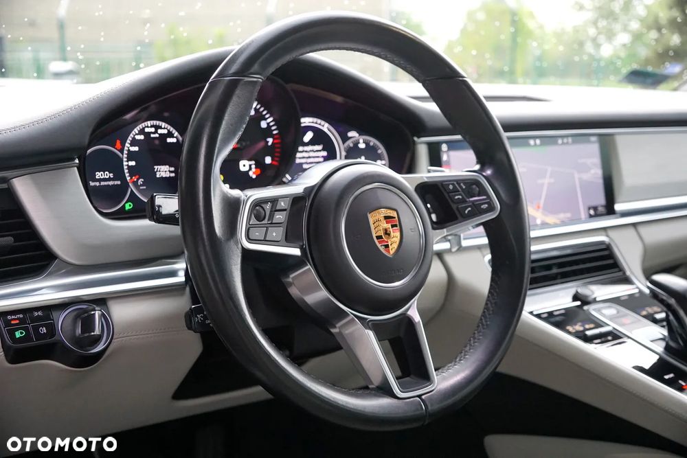 Porsche Panamera 4 - 28