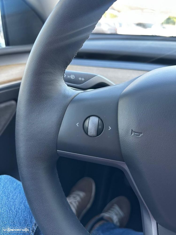 Tesla Model Y Long Range Tração Integral - 18