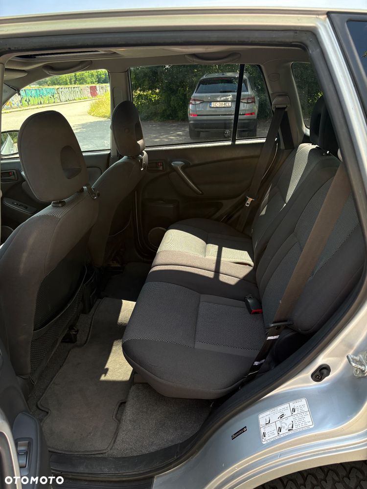 Toyota RAV4 2.4 VVT-i Sport - 12