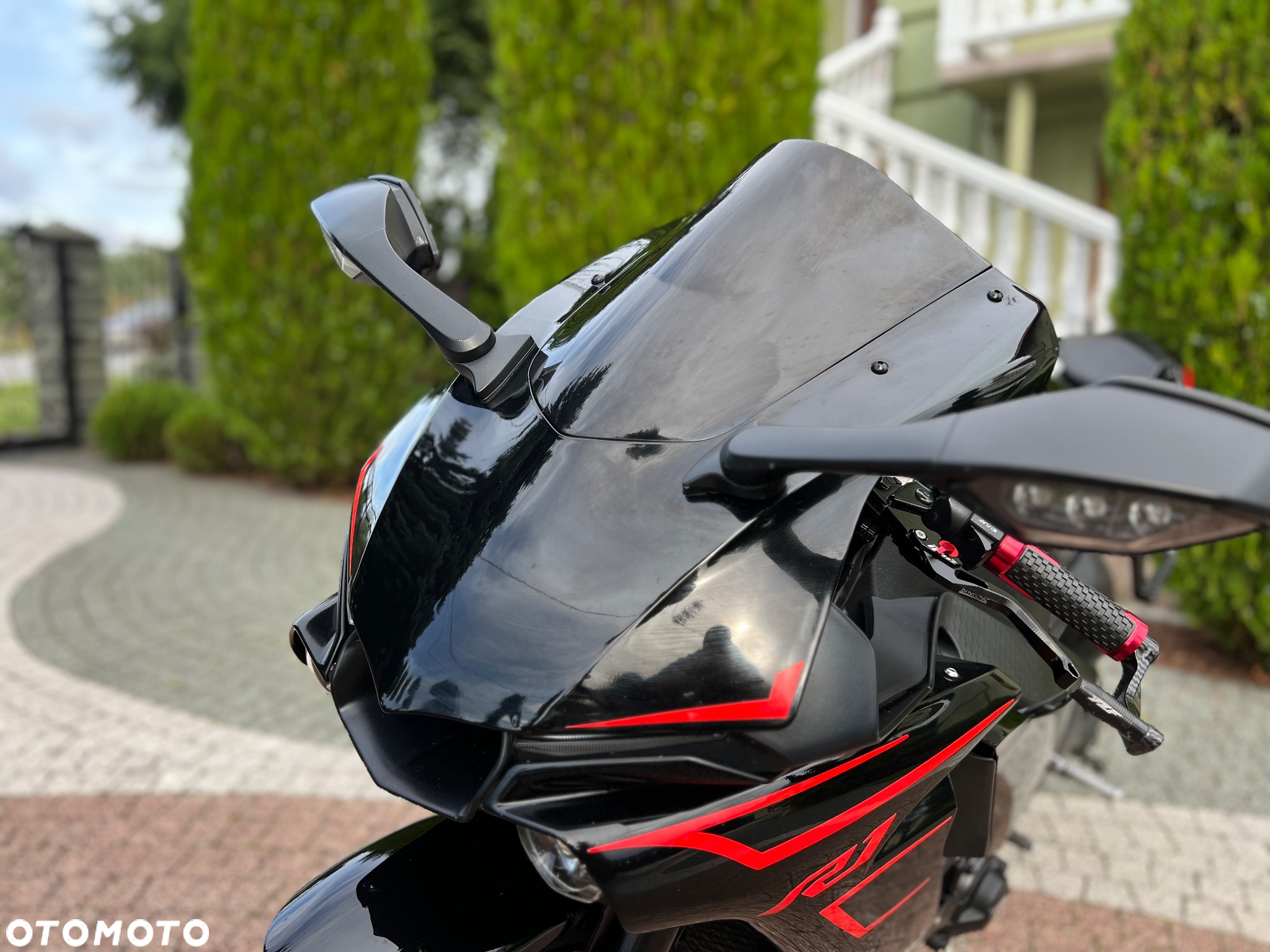 Yamaha R1 - 27