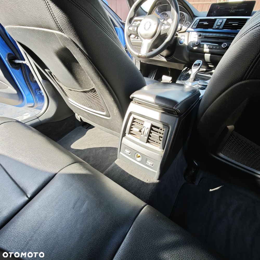 BMW Seria 3 335i Sport Line - 23