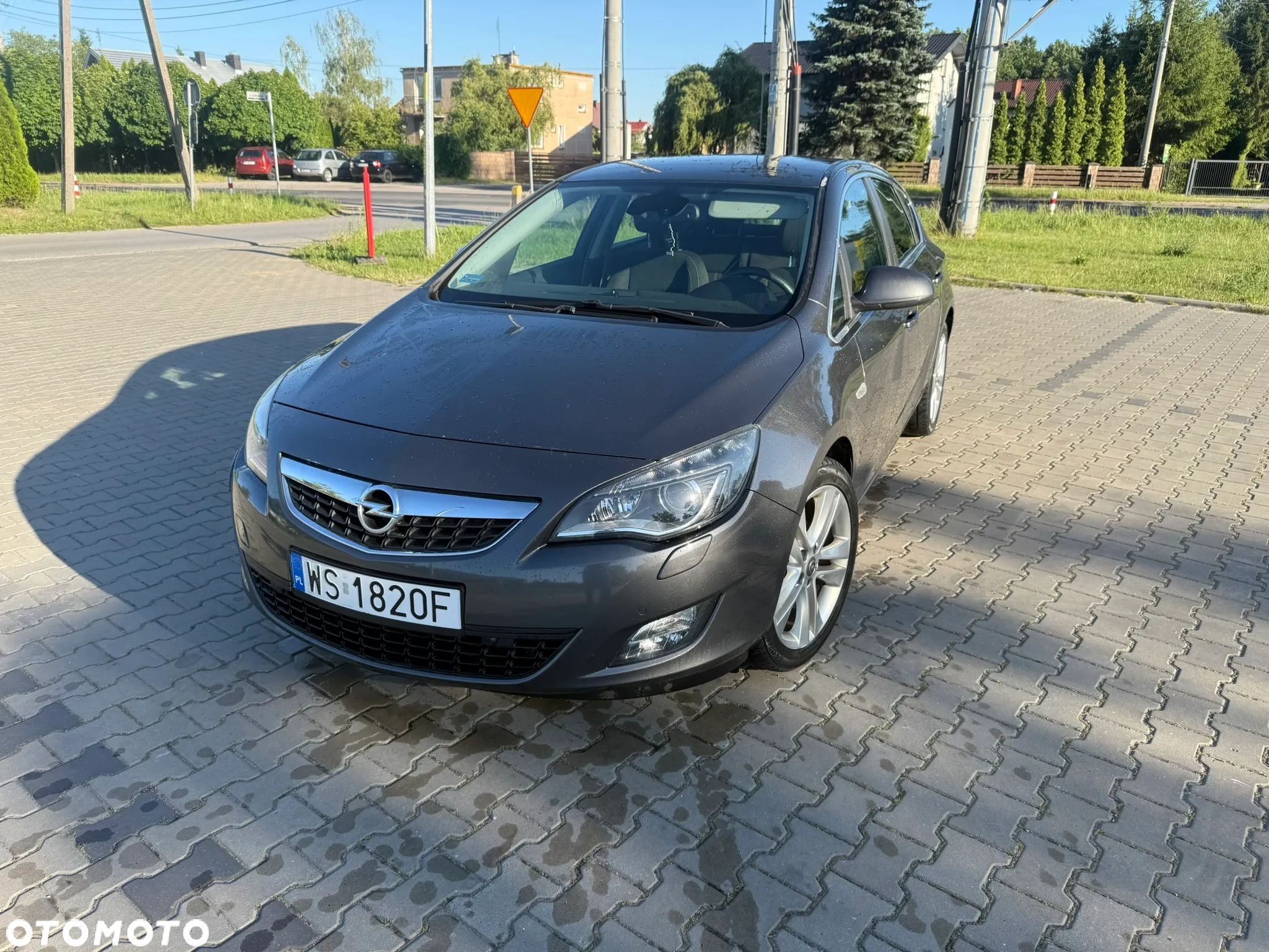 Opel Astra GTC 1.6 Turbo Edition - 1