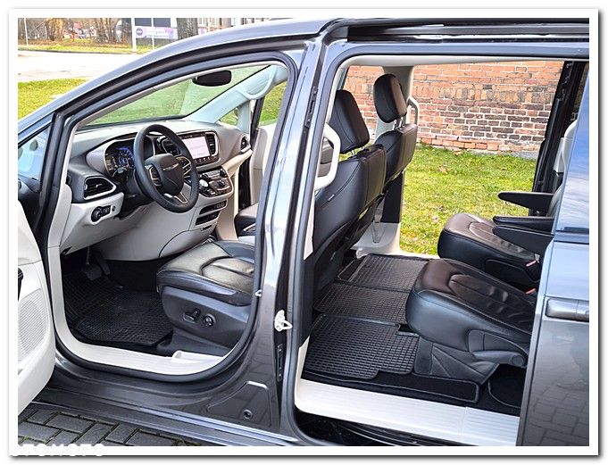 Chrysler Pacifica - 20