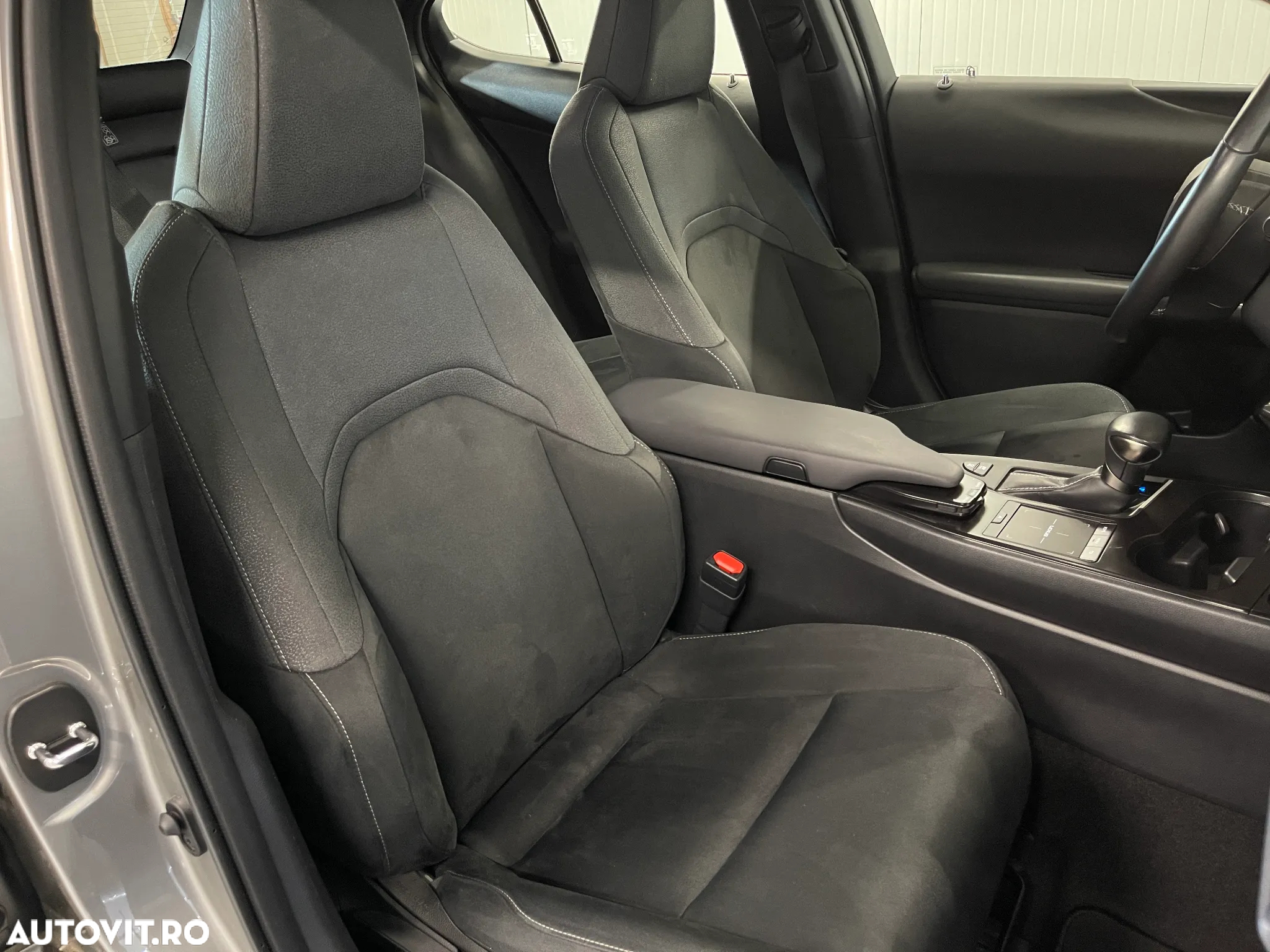 Lexus UX 250h 2.0L HEV 20H- (178 HP) 4X2 CVT Business - 9