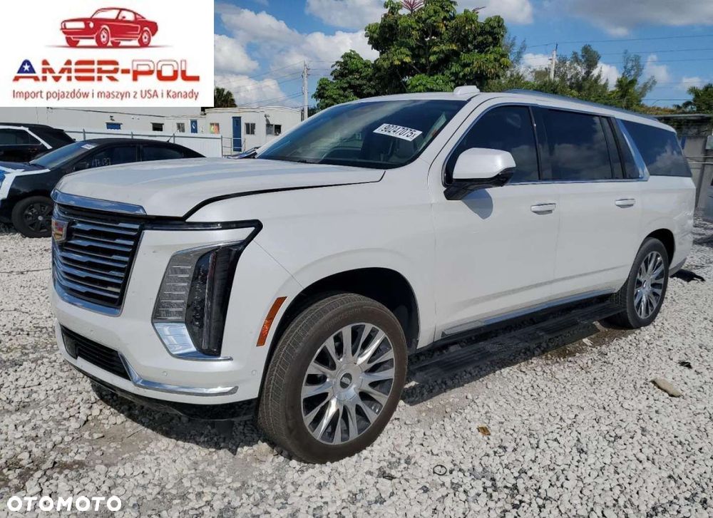 Cadillac Escalade - 1