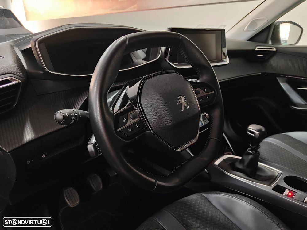 Peugeot 2008 1.2 PureTech Allure - 52