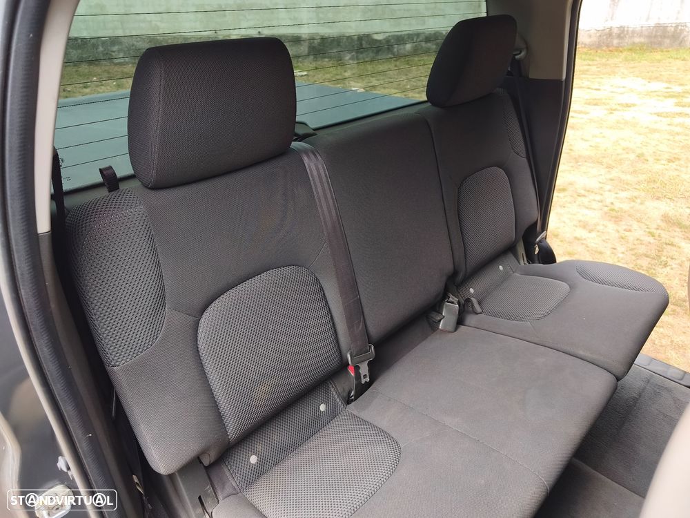 Nissan Navara 2.5 dCi CD LE - 11