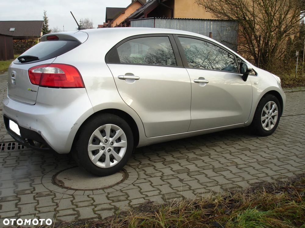 Kia Rio 1.1 CRDI Dream Team Edition - 4