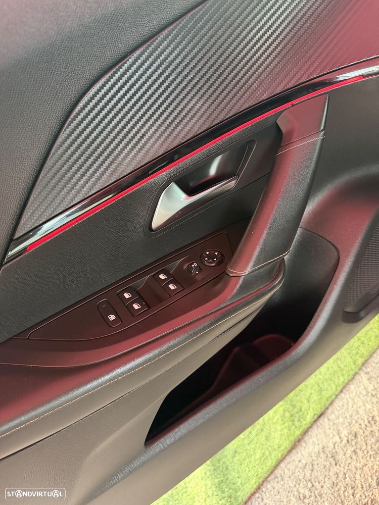 Peugeot 2008 1.2 PureTech GT EAT8 - 27