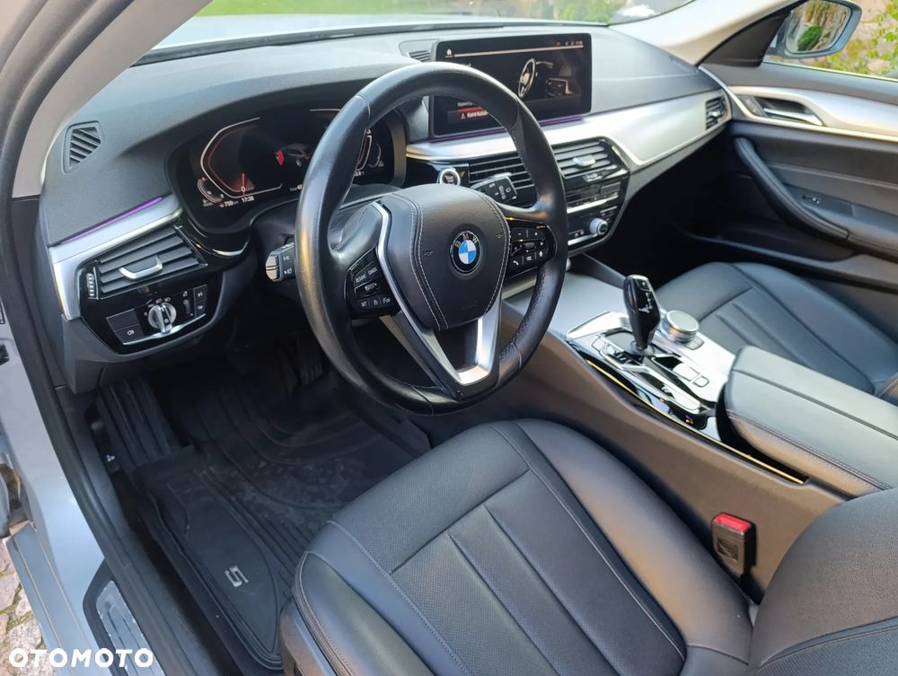 BMW Seria 5 530d xDrive Touring - 8