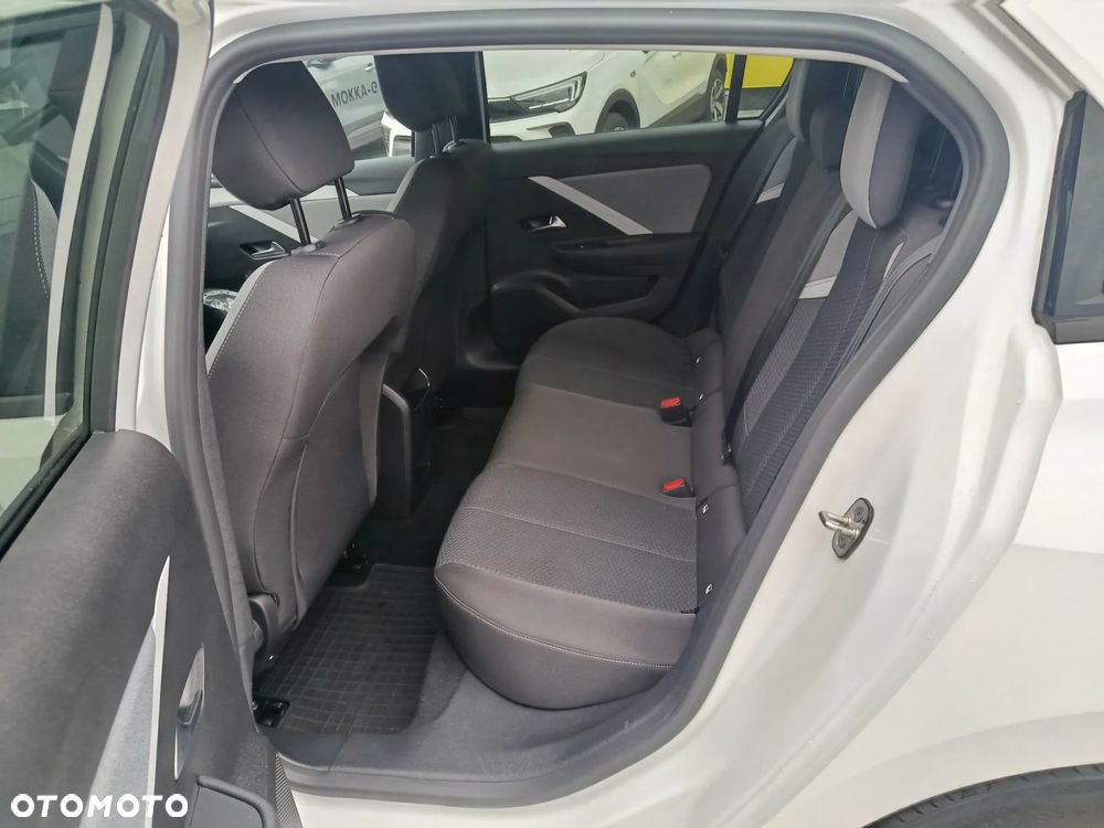 Opel Astra 1.2 T Business Edition S&S - 10