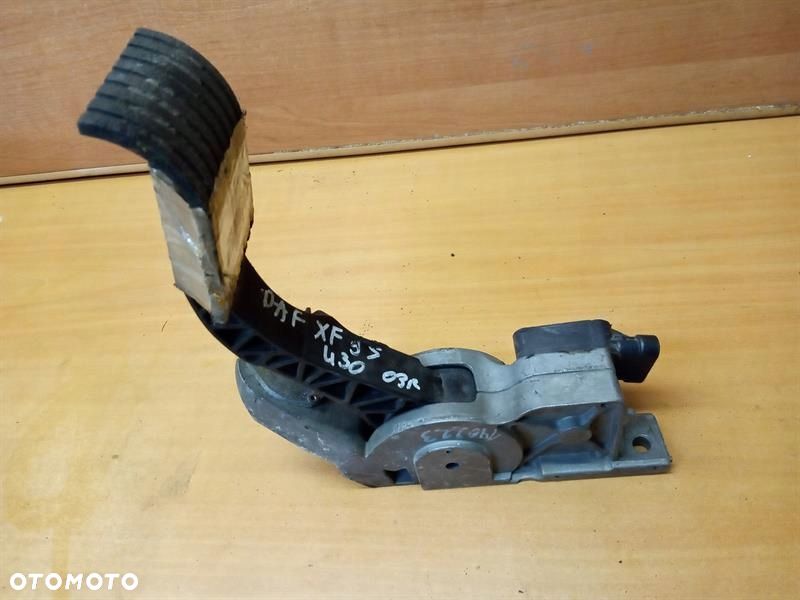 POTENCJOMETR GAZU DAF XF 95 430 1376024 - 1