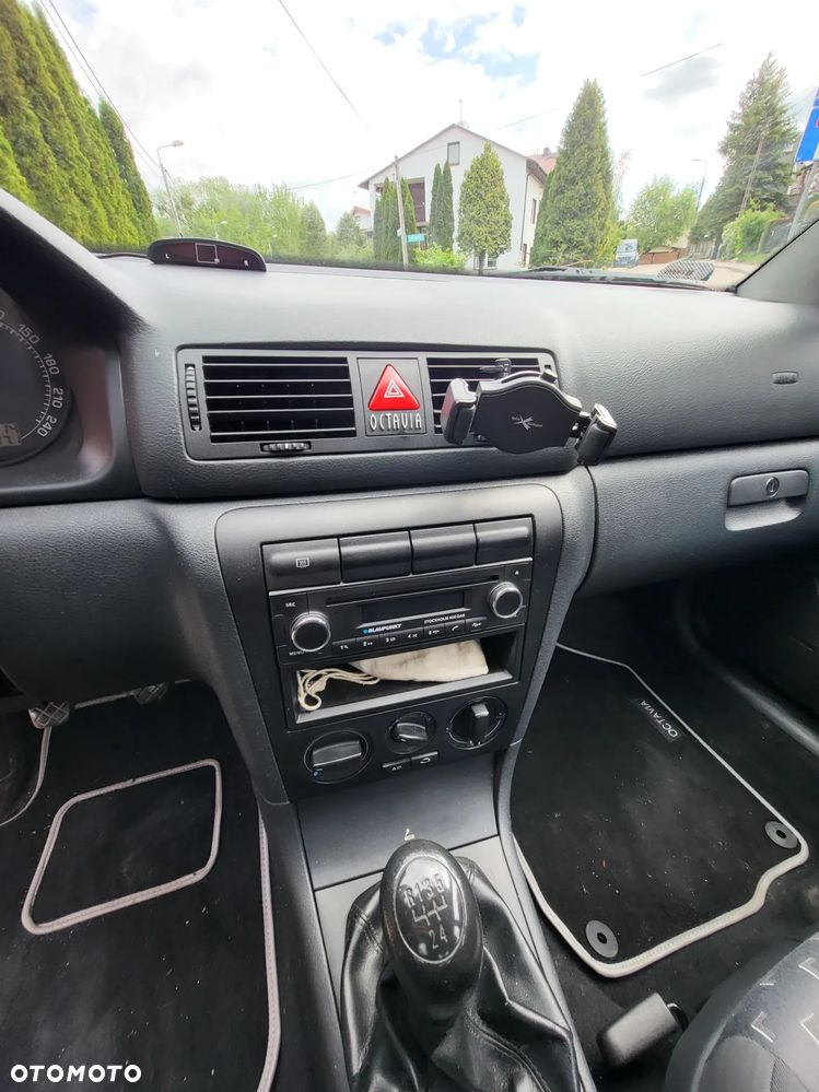 Skoda Octavia 1.6 Tour - 10