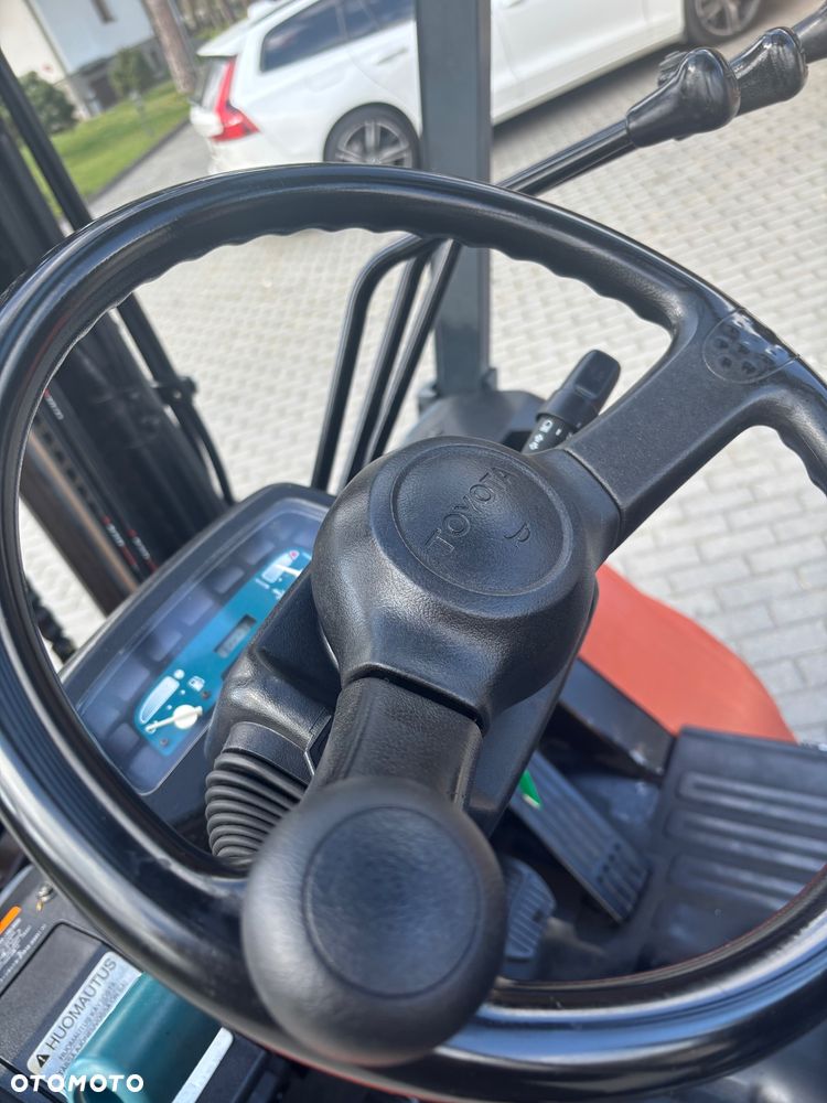 Toyota 7FGF30  I właściciel 3t Tony LPG triplex 33 700 NETTO Solidny sprzęt  2002r - 14