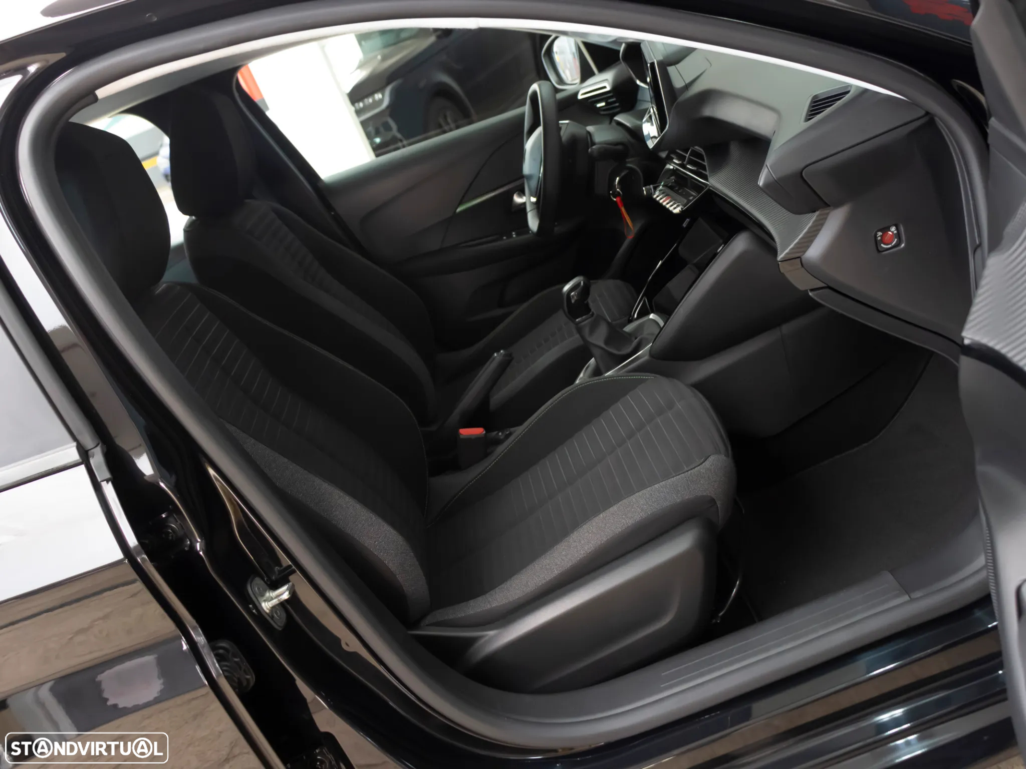 Peugeot 208 1.2 PureTech Active - 12
