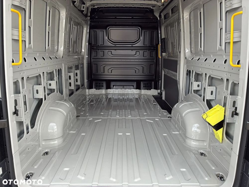 Volkswagen Crafter 35 Furgon L3H3, 2.0TDI 140KM, Wysoki dach, r.o. 3640 - 13