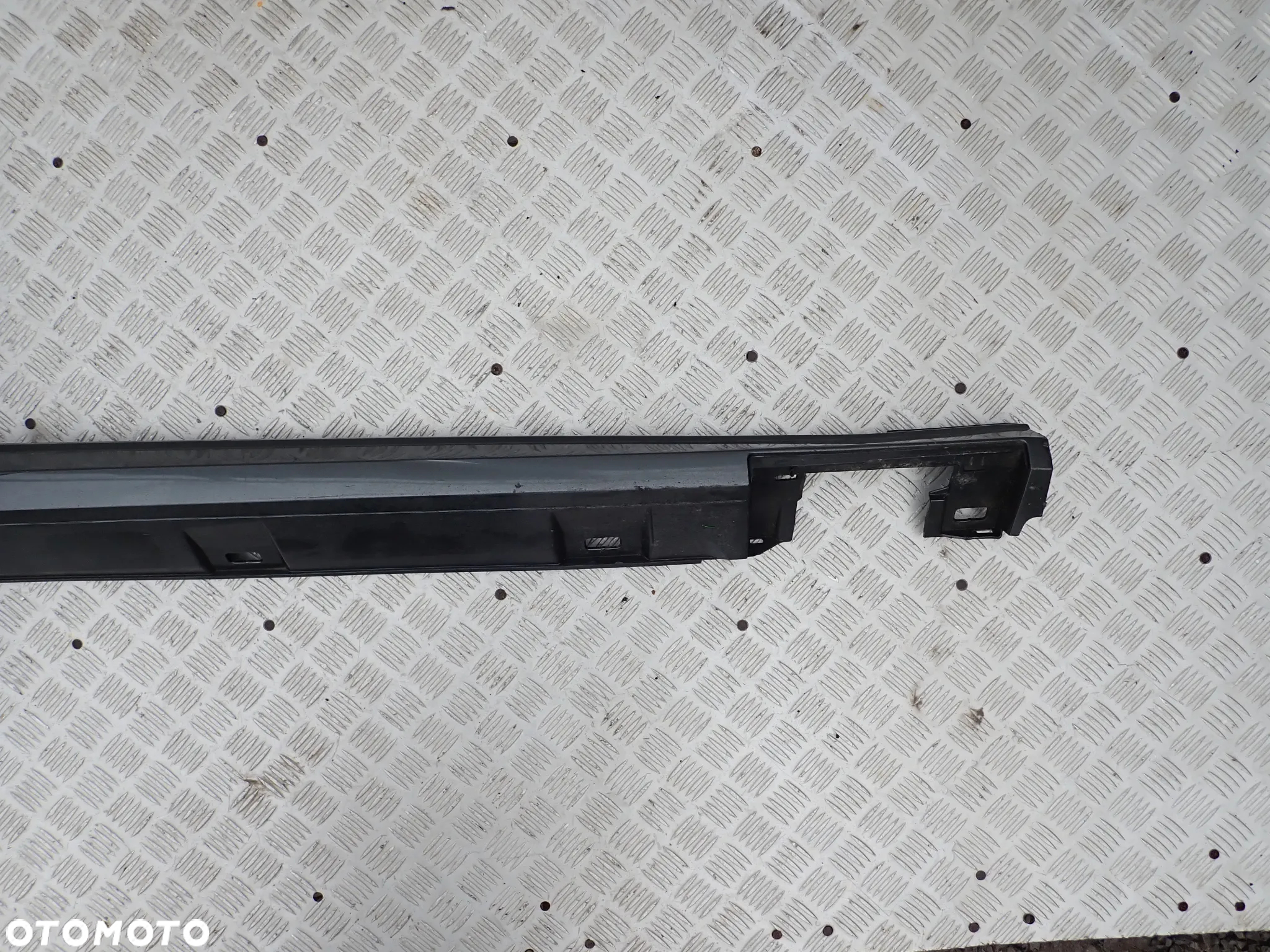 PRÓG LISTWA PROGOWA  PRAWA AUDI A7 4G  4G0853860H - 2