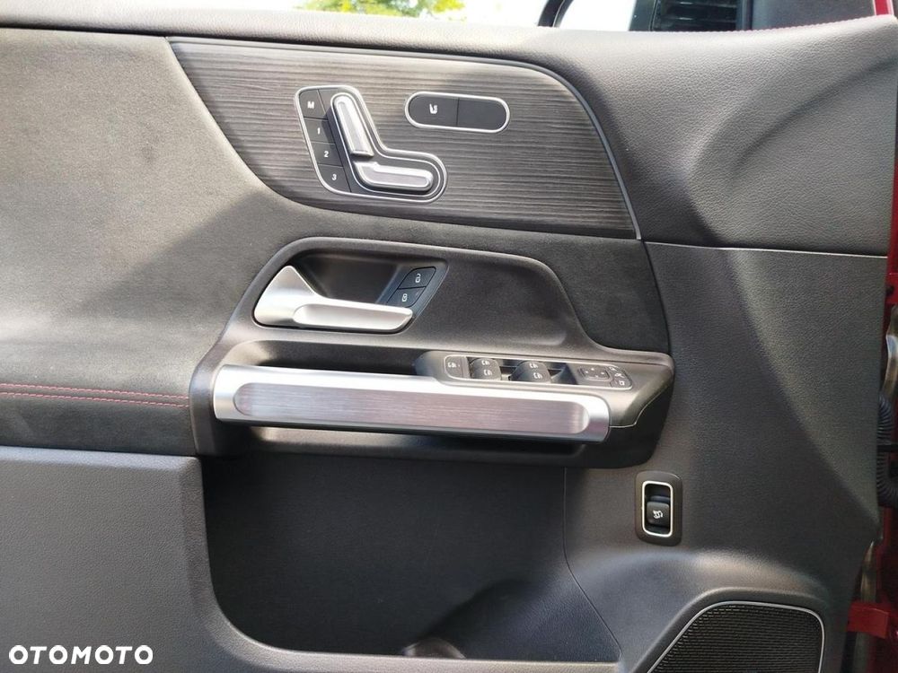 Mercedes-Benz GLB - 11