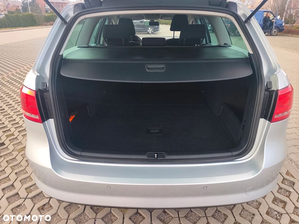 Volkswagen Passat 1.6 TDI Comfortline - 16
