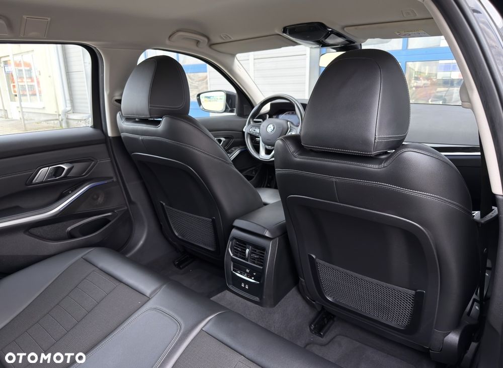 BMW Seria 3 320d xDrive Sport Line Shadow - 31