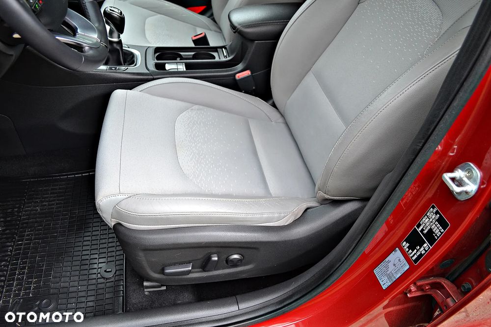 Hyundai i30 blue 1.6 CRDi Premium - 23