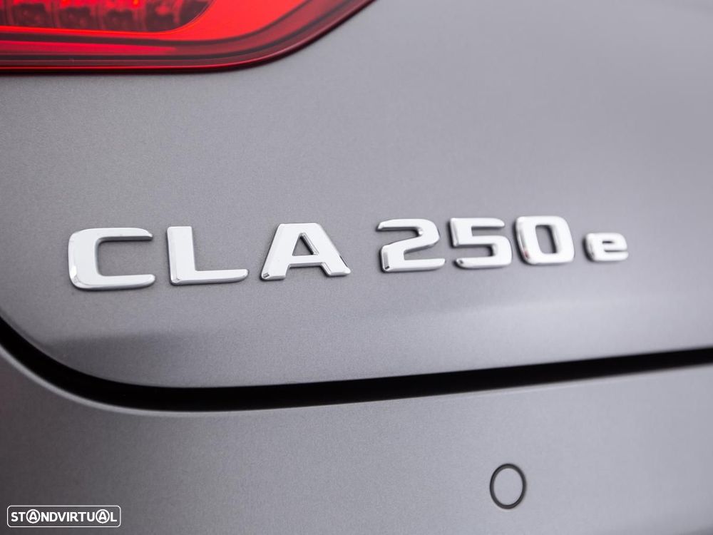 Mercedes-Benz CLA 250 e Shooting Brake AMG Line - 19