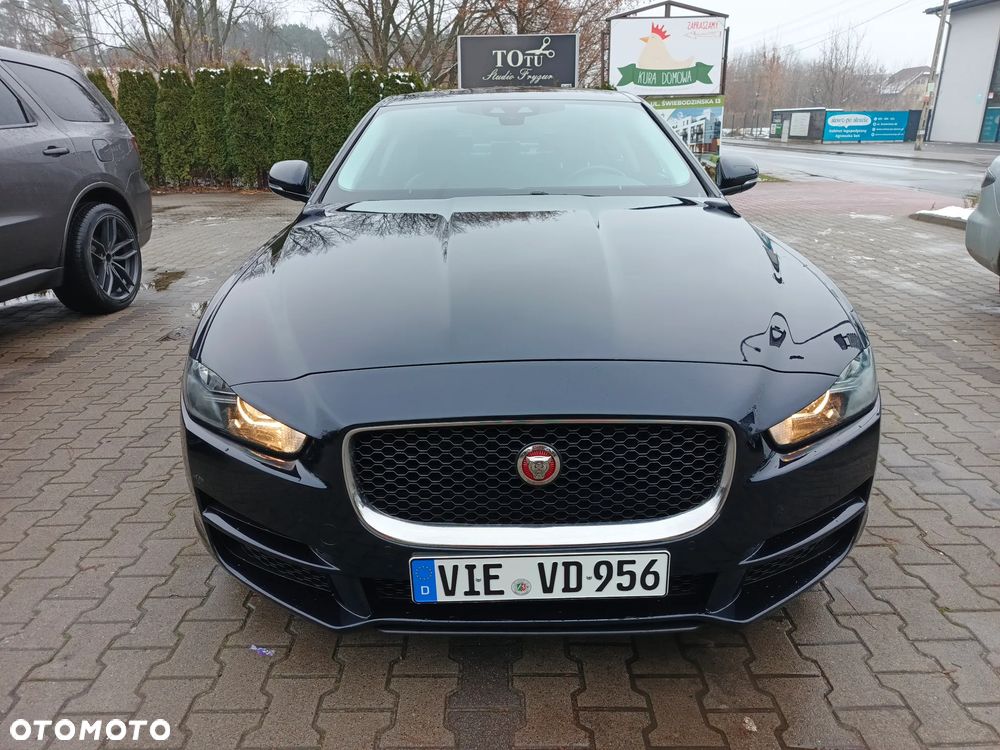 Jaguar XE 2.0 D Portfolio - 39