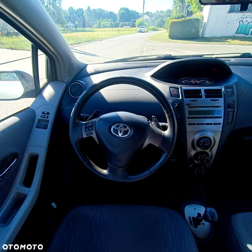 Toyota Yaris - 11
