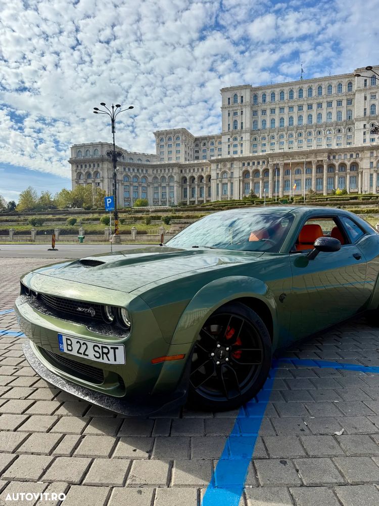Dodge Challenger - 12