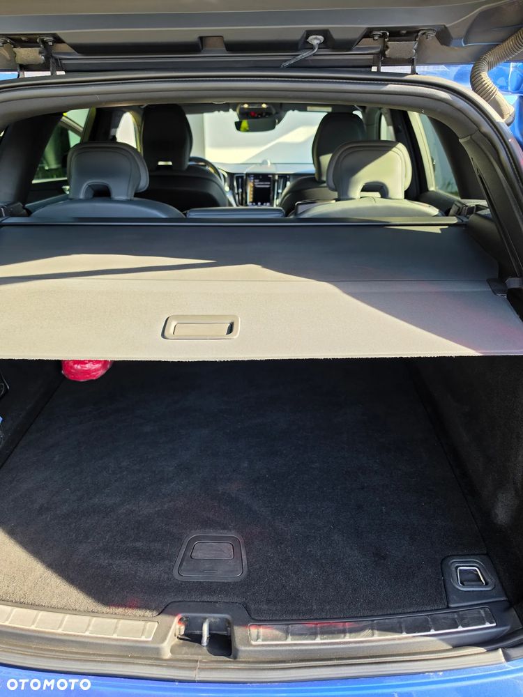 Volvo XC 60 B5 D AWD R-Design - 11