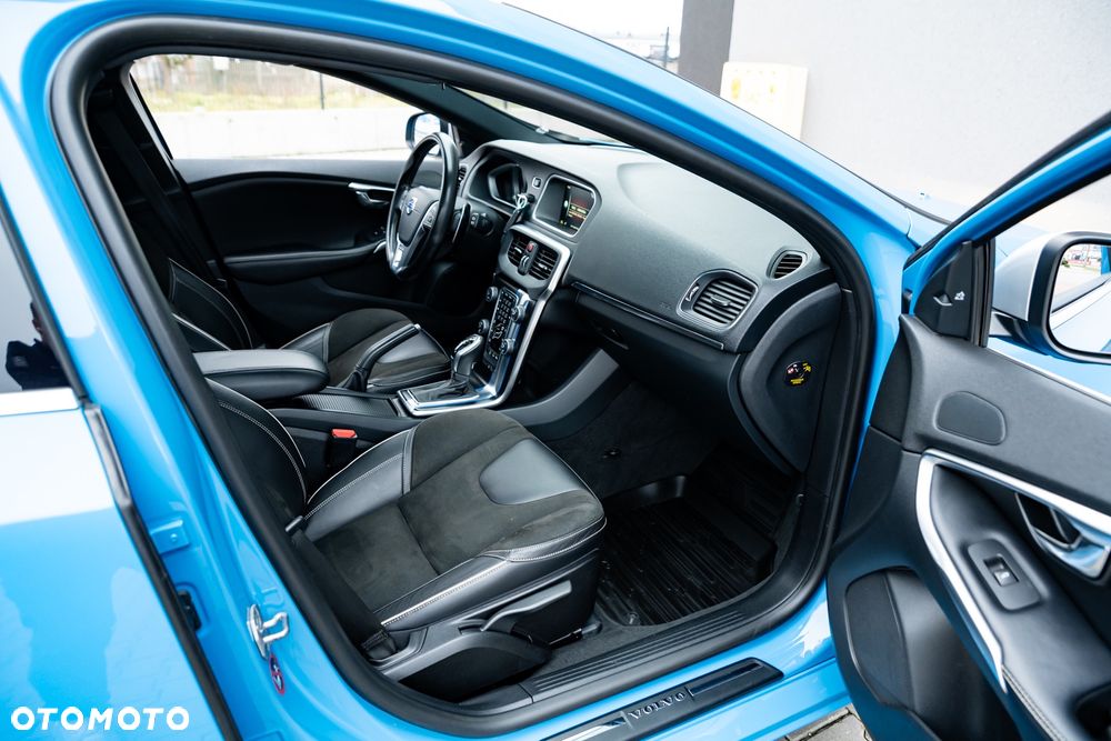 Volvo V40 D4 Geartronic RDesign - 23