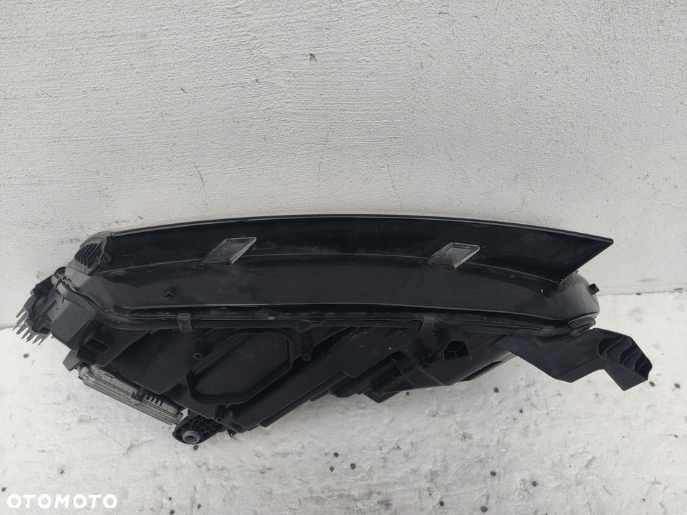Lampa LED prawa Skoda Octavia 4 - 4