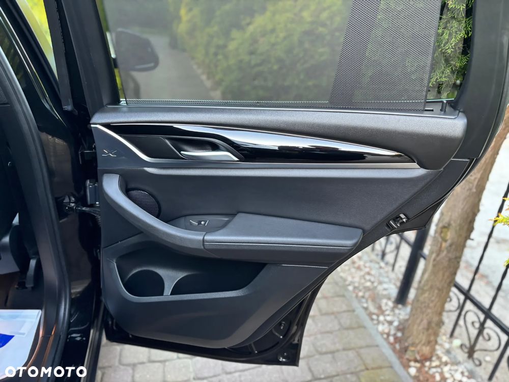 BMW X3 sDrive18d sport - 14
